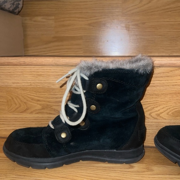 Sorel Black Suede Boots with Fur Lining - Picture 2 of 4